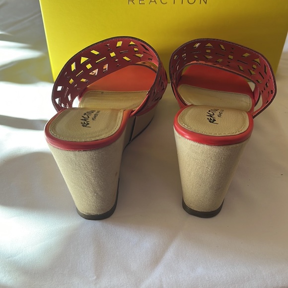 New Kenneth Cole Coral Platform Sandals - Picture 4 of 6